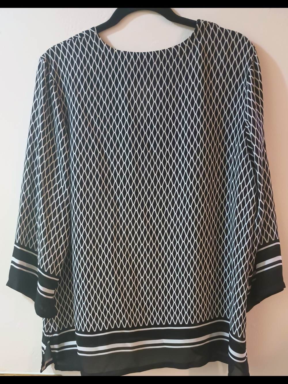 Violet & Claire Black and White Geometric Split-Neck Tunic Size XL - Picture 5 of 7